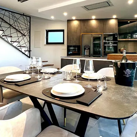Stunning In With House Sea View Hébergement de vacances *