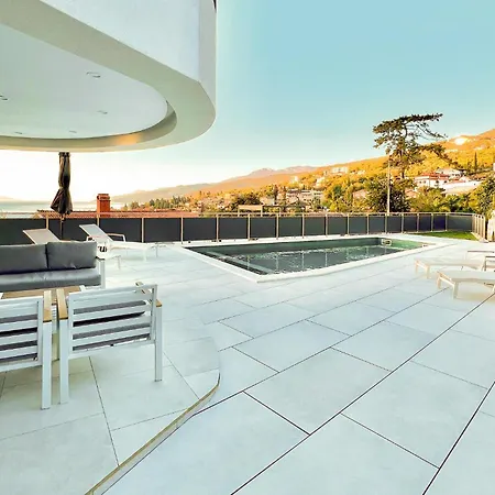 Stunning In With House Sea View Hébergement de vacances Opatija